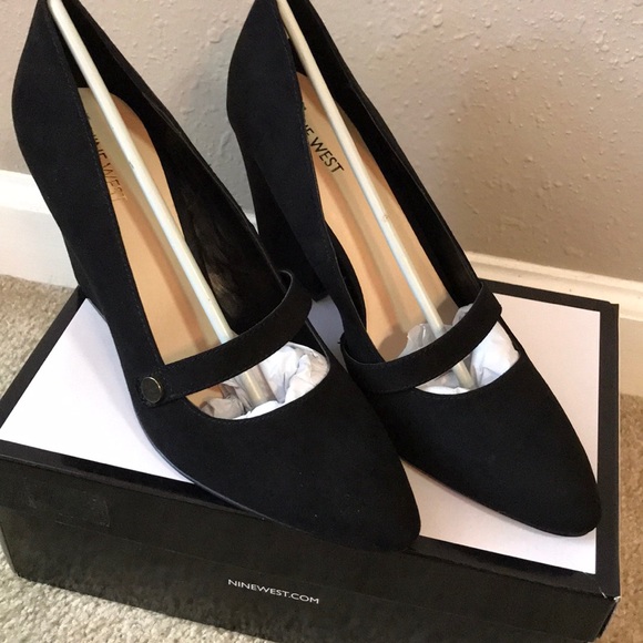 Nine West “saaro” in black suede. NIB - Picture 2 of 4